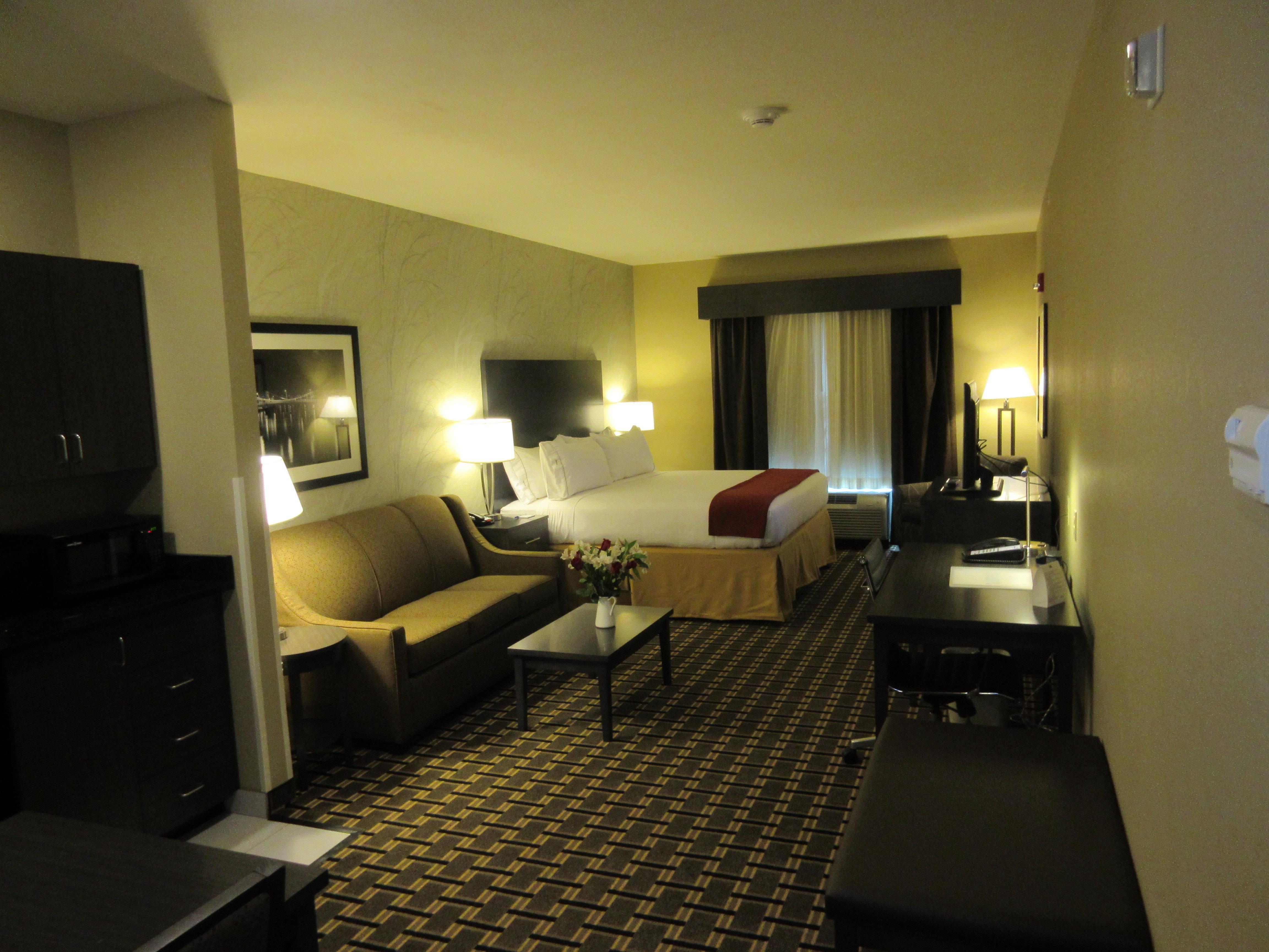 Holiday Inn Express & Suites Butler By Ihg Exterior foto